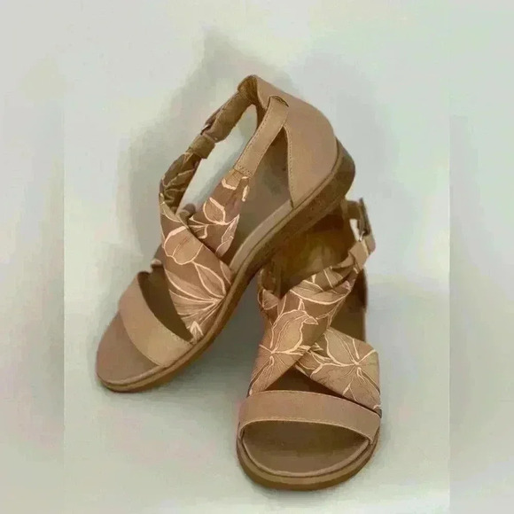 Naturalizer Ivette Wedge Sandals (SH76) - Picture 1 of 12